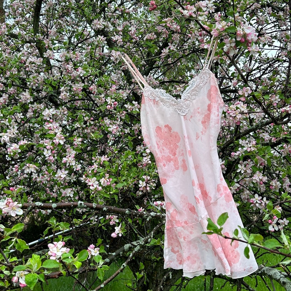 A perfect pink flowery chamise and matching robe for a girly girl